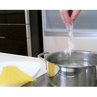 伯方の塩 1kg ( 粗め / 粗塩 / はかたの塩 / 焼き塩 / しっとりタイプ )